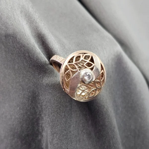 Round Leaf Diamond Ring