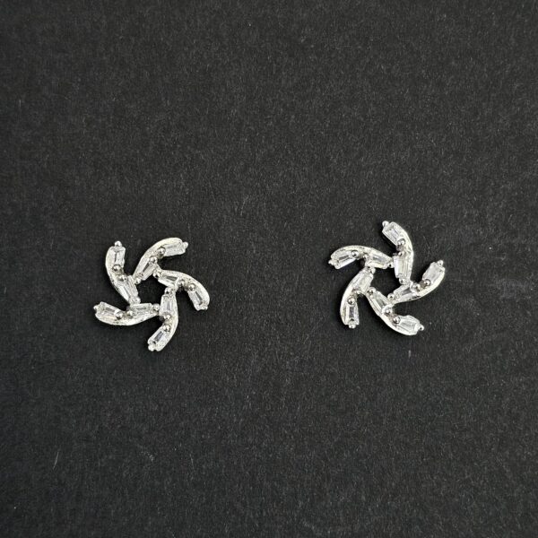 Twirl Shine Earrings