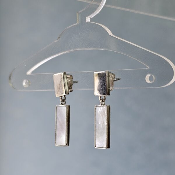 Sleek Pearl Earrings - Image 2