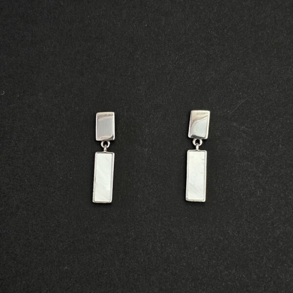 Sleek Pearl Earrings