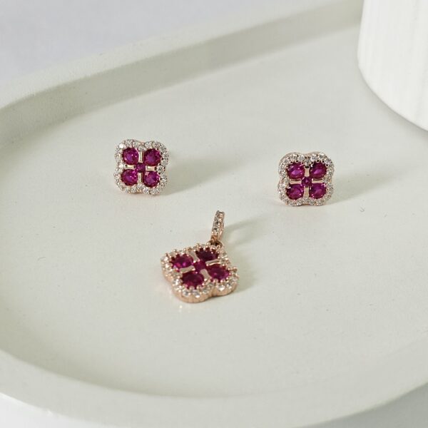 Clover Pendant Set