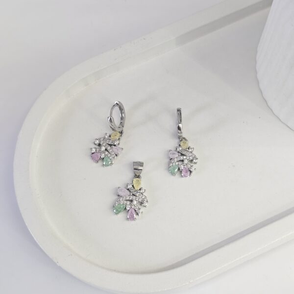 Colorful Petals Pendant Set