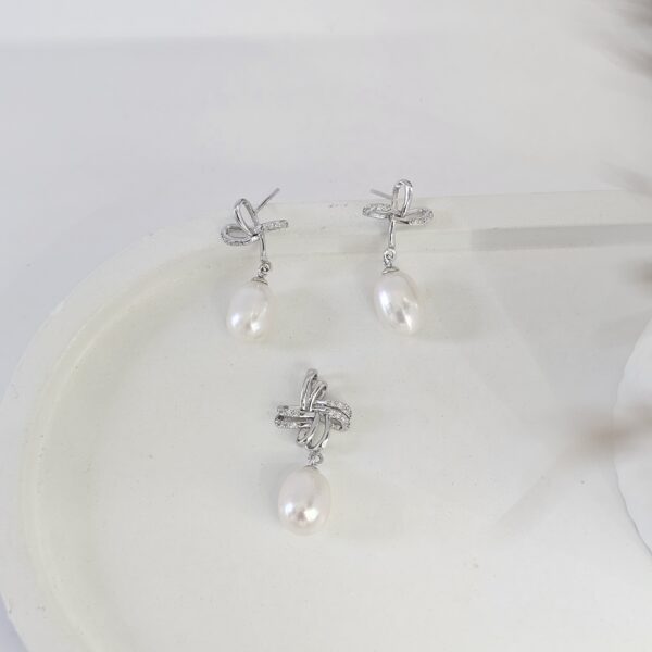 Floral Pearl Pendant Set - Image 2