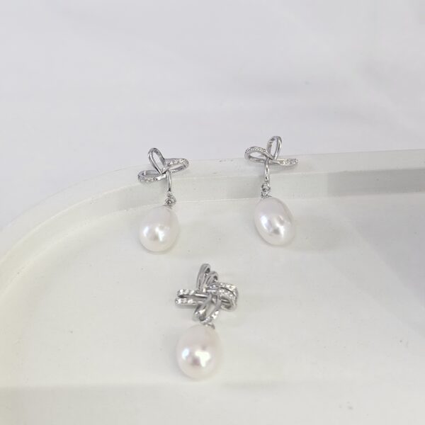 Floral Pearl Pendant Set