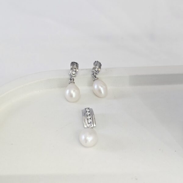 Drop Pearl Pendant Set - Image 2