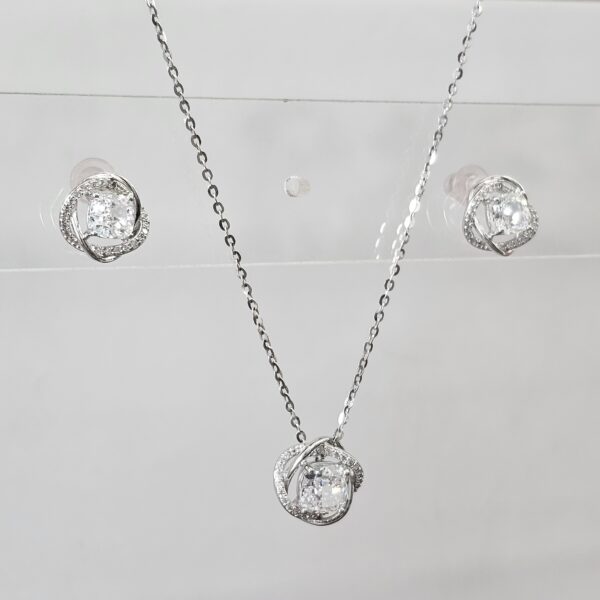 Solitaire Diamond Necklace Set - Image 2
