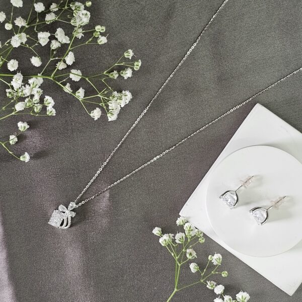 Solitaire Floral Necklace Set