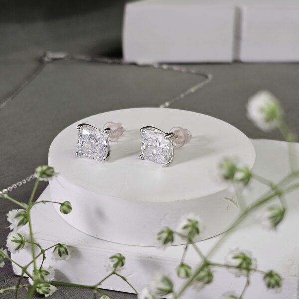 Solitaire Floral Necklace Set - Image 3