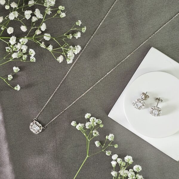 Solitaire Queen Necklace Set