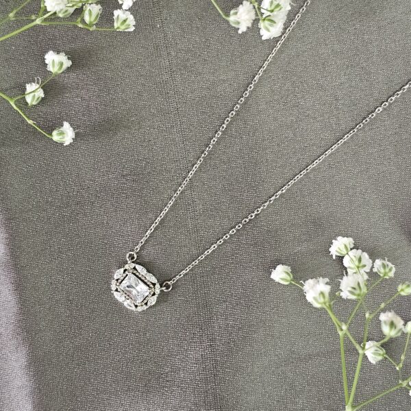 Solitaire Queen Necklace Set - Image 2