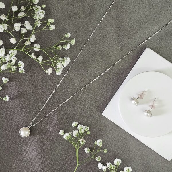 Elegant Pearl Necklace Set