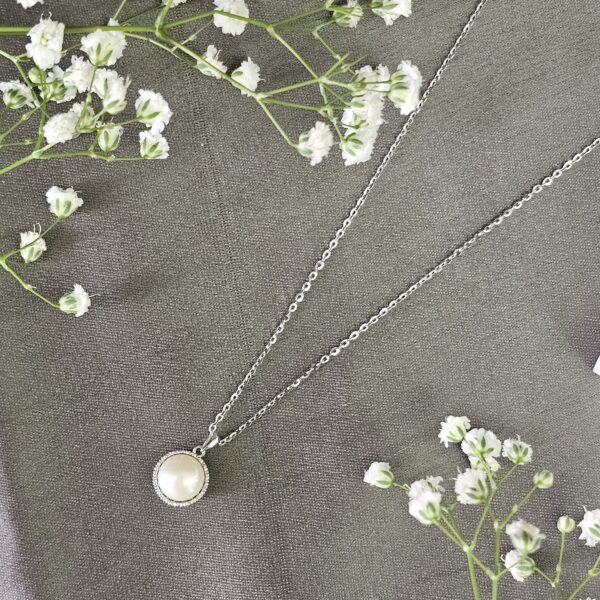 Elegant Pearl Necklace Set - Image 2