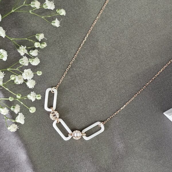 White Links Necklace Set - Image 2