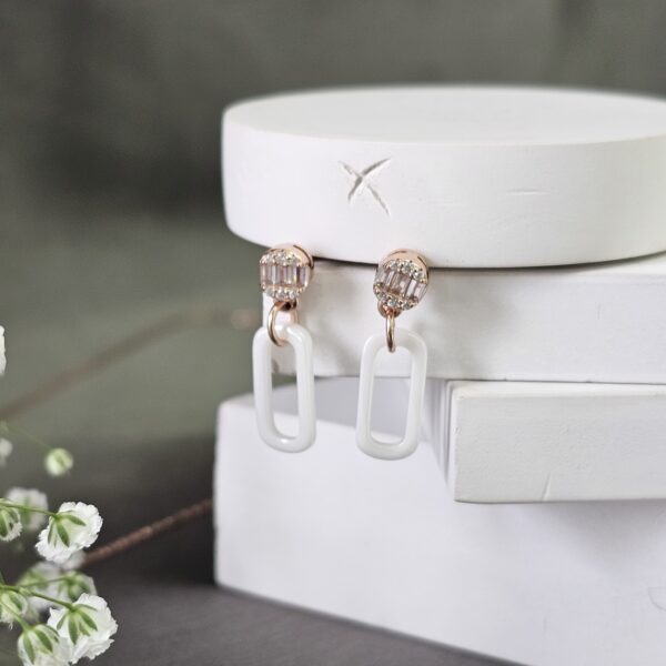 White Links Necklace Set - Image 3
